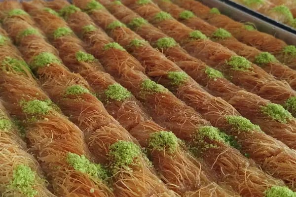 Eselya Pasta &amp; Ekler / Sandviç Ye - Resim 4