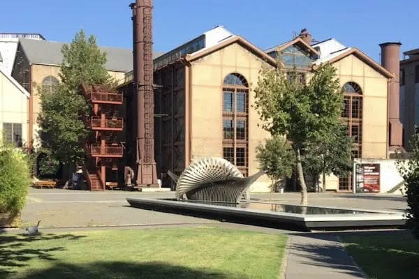 İstanbul Bilgi Üniversitesi - Resim 3