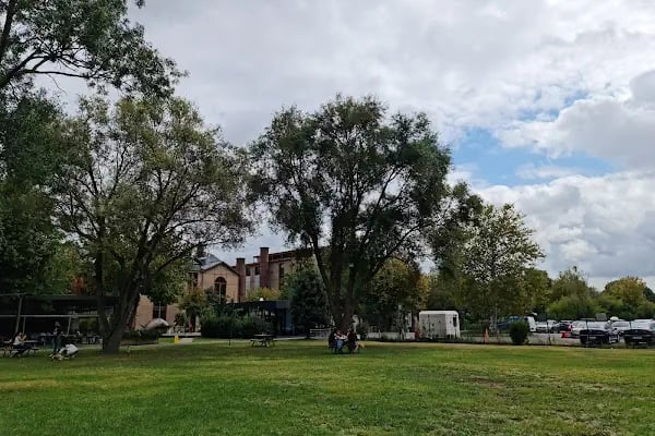 İstanbul Bilgi Üniversitesi - Resim 12