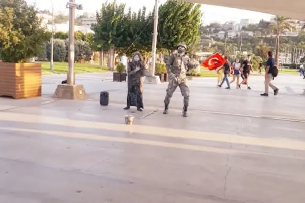 Konak İskele Tramvay Durağı - Resim 8