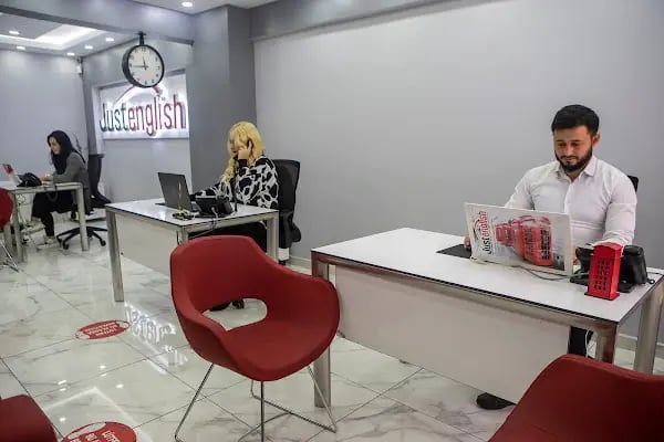 Just English Dil Okulları - İngilizce Kursu Bursa-Heykel - Resim 4