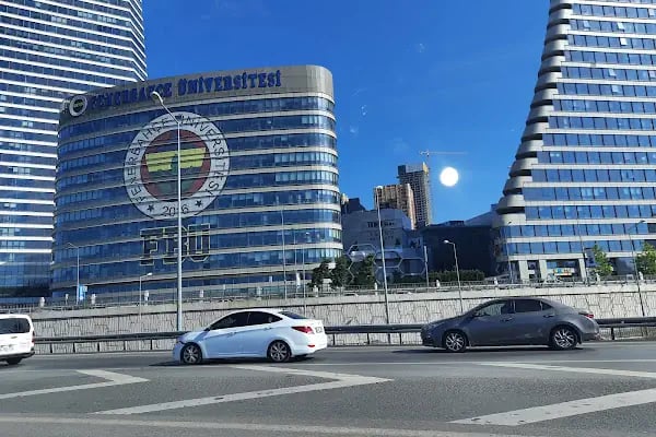 Fenerbahçe Üniversitesi - Resim 2