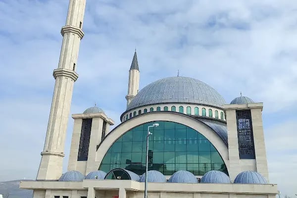 Hacı İsmail-Hafız Güzide Uğur Camii - Resim 2