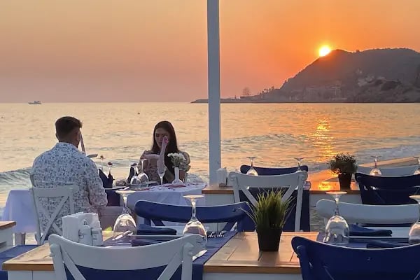 Tuğra Restaurant &amp; Cafe - Resim 4