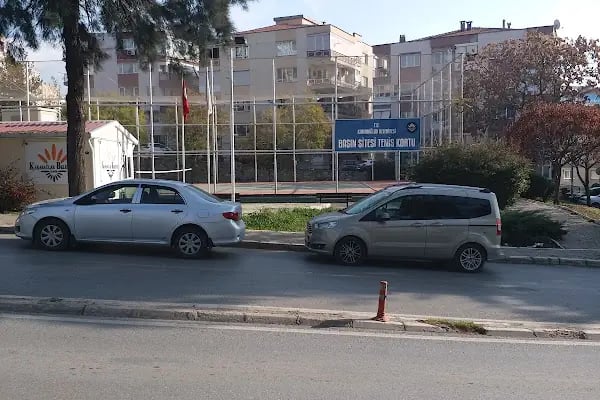 Karabağlar Belediyesi Basın Sitesi Tenis Kortu - Resim 13