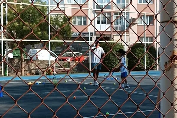 Karabağlar Belediyesi Basın Sitesi Tenis Kortu - Resim 6