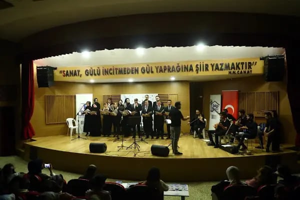 Hasan Nail Canat Bilgi Evi ve Kültür Merkezi - Resim 2