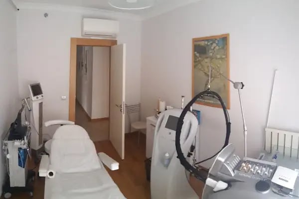 Opr. Dr. Aykut Mısırlıoğlu Estetik ve Plastik Cerrahi Uzmanı Ataşehir - Resim 1