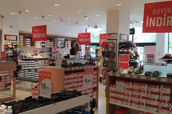 FLO Kenan Evren Cadde Mağazası - Resim 2