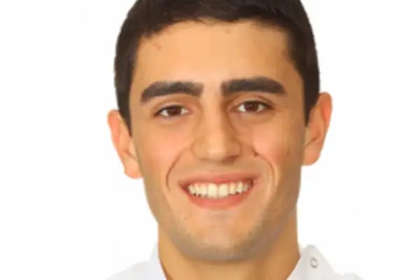 Aykaç Diş Kızılay - İmplant ve Ağız Sağlığı Klinikleri - Estetik Ortodonti Laminate Invisalign Protez - Resim 3