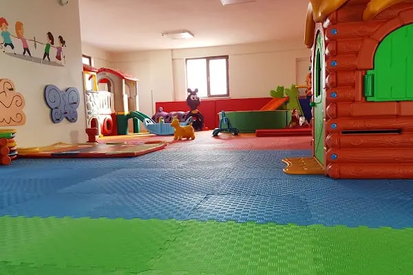 Okul Türk Eğitim Kurumları Kreş ve Gündüz Bakımevi - Resim 2