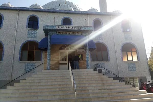Mezarlıkbaşı Cami - Resim 1