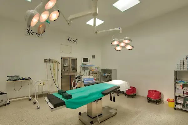 Dr.Seyman Clinic / Antalya Saç Ekimi Merkezi - Resim 3