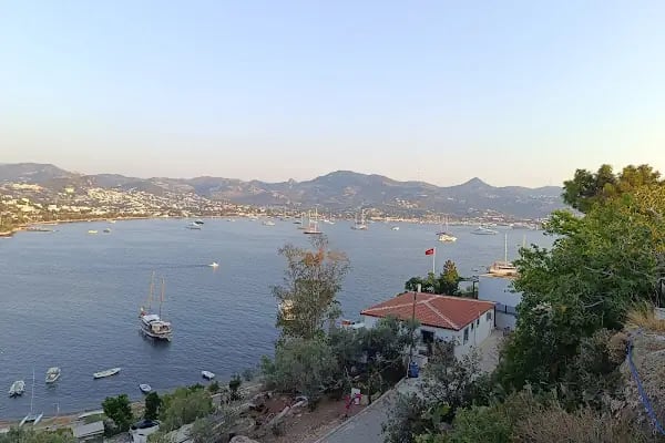 View point to watch the castle at sunset - Resim 11