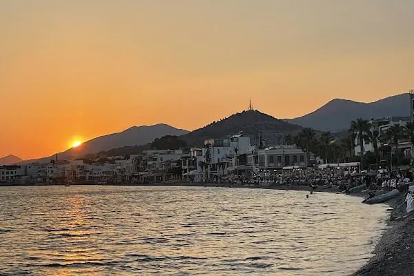 View point to watch the castle at sunset - Resim 1
