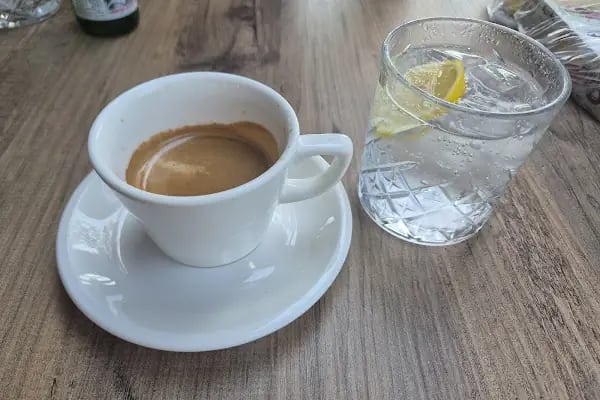 Quench Cafe - Resim 13
