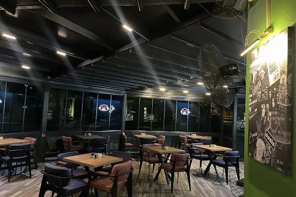 Quench Cafe - Resim 6