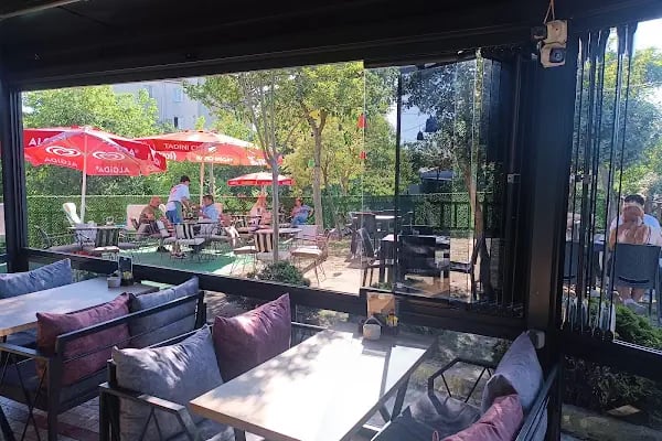 Quench Cafe - Resim 16