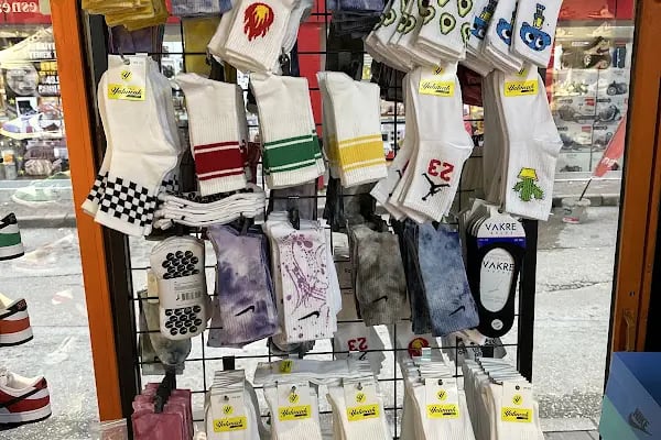 e-SNEAKERS Bağlarbaşı - Resim 2