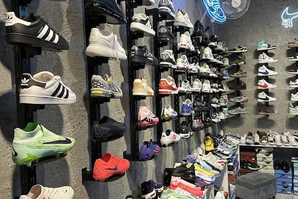 e-SNEAKERS Bağlarbaşı - Resim 3