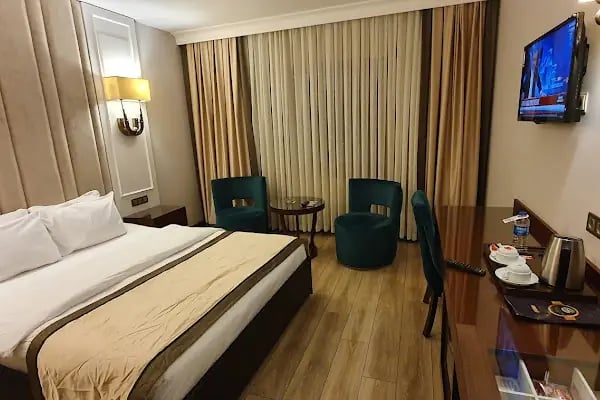 Golden Lake Hotel - Resim 2