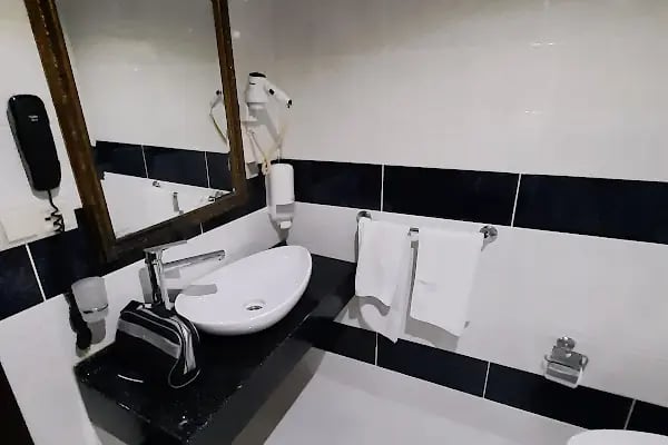 Golden Lake Hotel - Resim 8