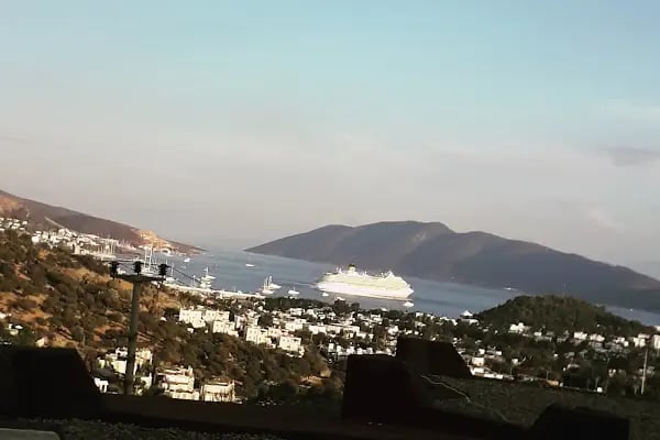Amiral 7 Sitesi Havuzu - Resim 2
