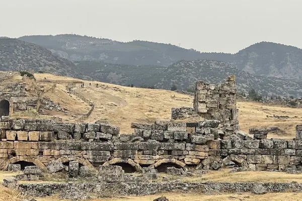 Hierapolis Direkli Kilise - Resim 6