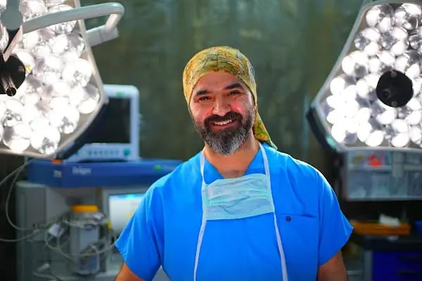 Aziz Aksöz - Hair Transplant Turkey,Hair Transplant İstanbul - Resim 2