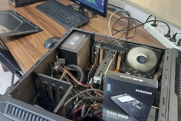 Yıldız Teknik Bilişim &amp; MacBook Notebook Onarım Merkezi - Resim 15