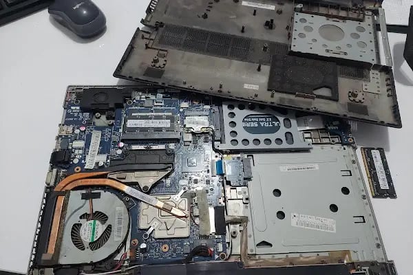Yıldız Teknik Bilişim &amp; MacBook Notebook Onarım Merkezi - Resim 5