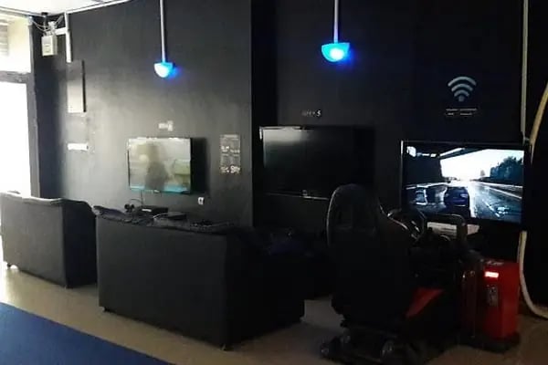 Kardeşler Playstation Kafe - Resim 5