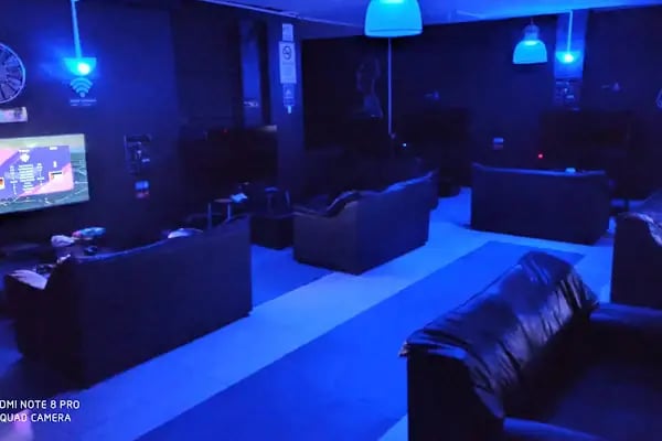 Kardeşler Playstation Kafe - Resim 15