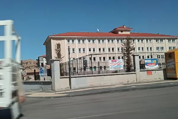 Karapürçek Şehit Osman Kablan Ortaokulu - Resim 1