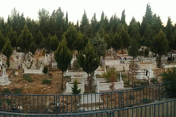 Kaynaklar Mezarlığı - Resim 1