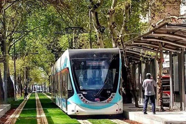 Çankaya - Gazi Bulvarı Tramvay Durağı - Resim 17