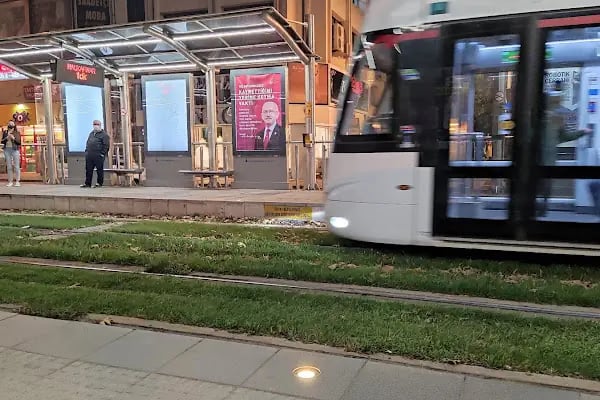 Çankaya - Gazi Bulvarı Tramvay Durağı - Resim 10