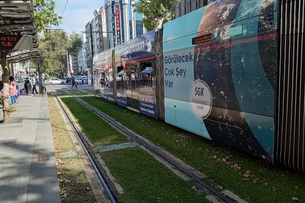 Çankaya - Gazi Bulvarı Tramvay Durağı - Resim 3