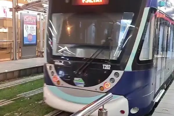 Çankaya - Gazi Bulvarı Tramvay Durağı - Resim 13