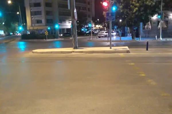 Çankaya - Gazi Bulvarı Tramvay Durağı - Resim 4