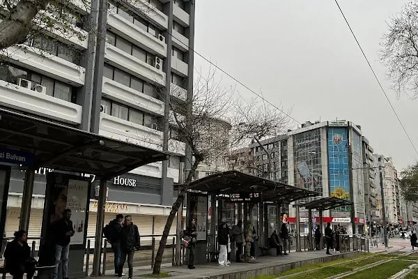 Çankaya - Gazi Bulvarı Tramvay Durağı - Resim 20