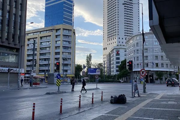 Çankaya - Gazi Bulvarı Tramvay Durağı - Resim 8