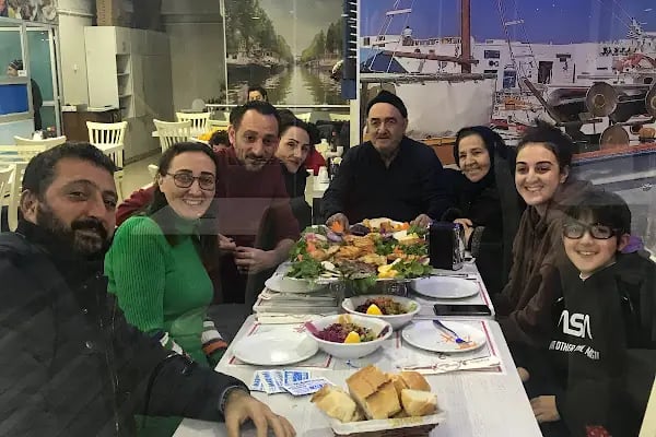 Marina Balık Market Pişirme Evi - Resim 2