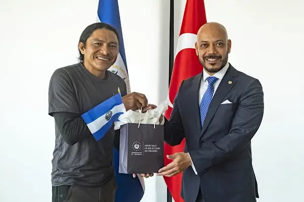Representación Diplomática y Consular de El Salvador en Turkiye, con sede en Ankara. - Resim 3