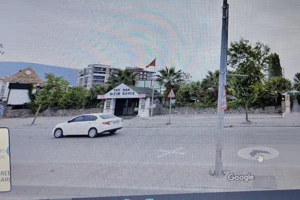 Toy Han Bizim Bahçe Bayraklı - Resim 16