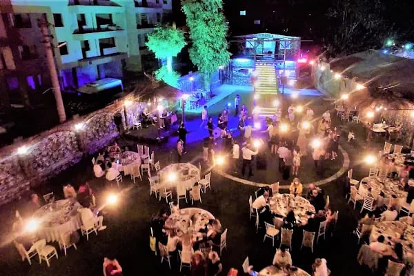 Toy Han Bizim Bahçe Bayraklı - Resim 17