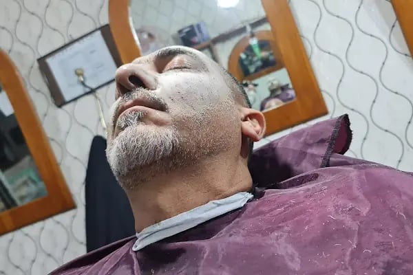 صالون حلاقة حسام للحلاقة الرجالية KUAFÖR HUSAM - Resim 3