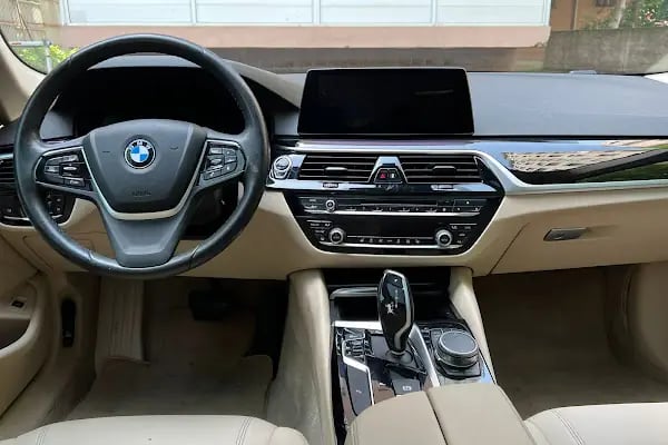 ROYAL LUXURY CAR RENTAL - Resim 8