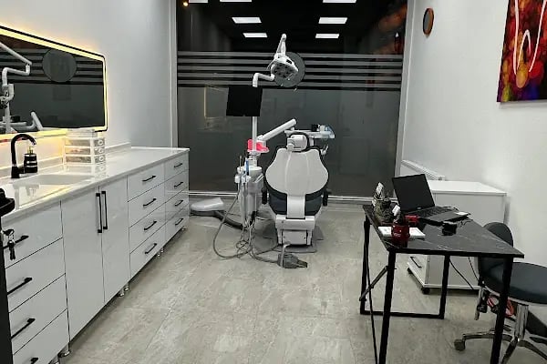 Yenikent Dentbulvar Ağız ve Diş Sağlığı Polikliniği - Resim 17