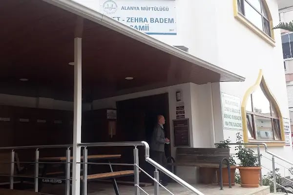 İzzet - Zehra Badem Cami - Resim 3